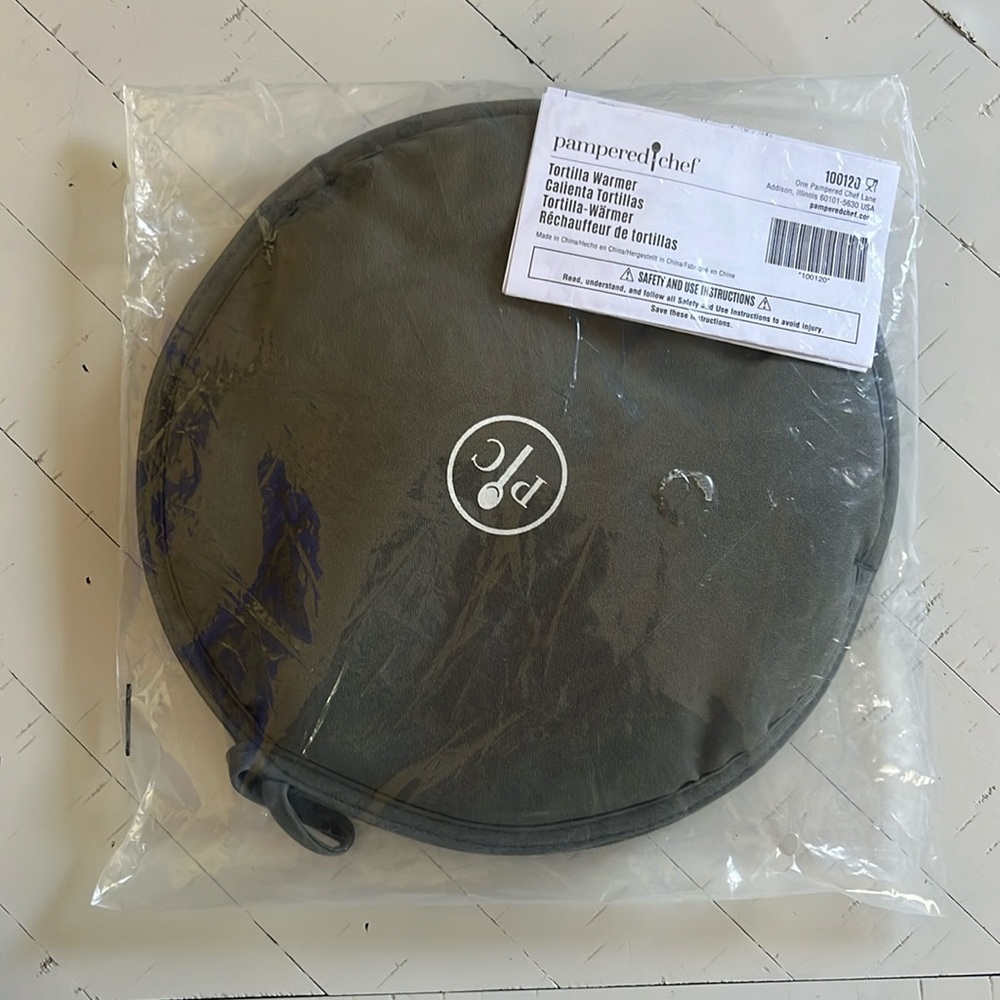 New Pampered Chef Tortilla Warmer
